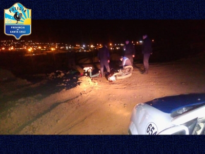 CALETA OLIVIA: MOTOCICLISTAS CON ARMA DE FUEGO